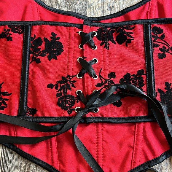 SHEIN Red Black Floral Rose Gothic Patterned Corset Women’s Size Large - Picture 7 of 7